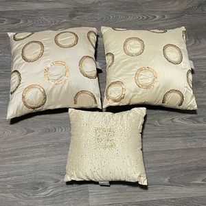 Decorative throw pillows with sequins